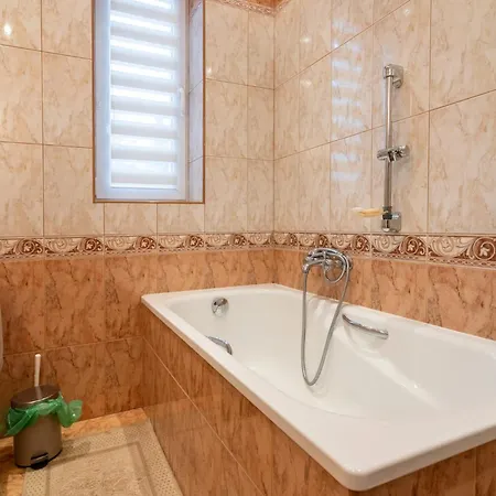 Guest Spots By Bookinghost Apartment *