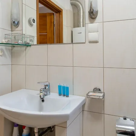 Guest Spots By Bookinghost *