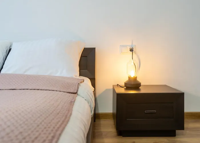 Guest Spots By Bookinghost *