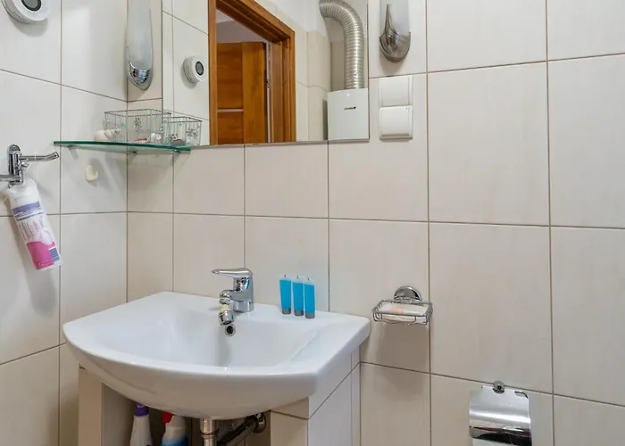 Guest Spots By Bookinghost *